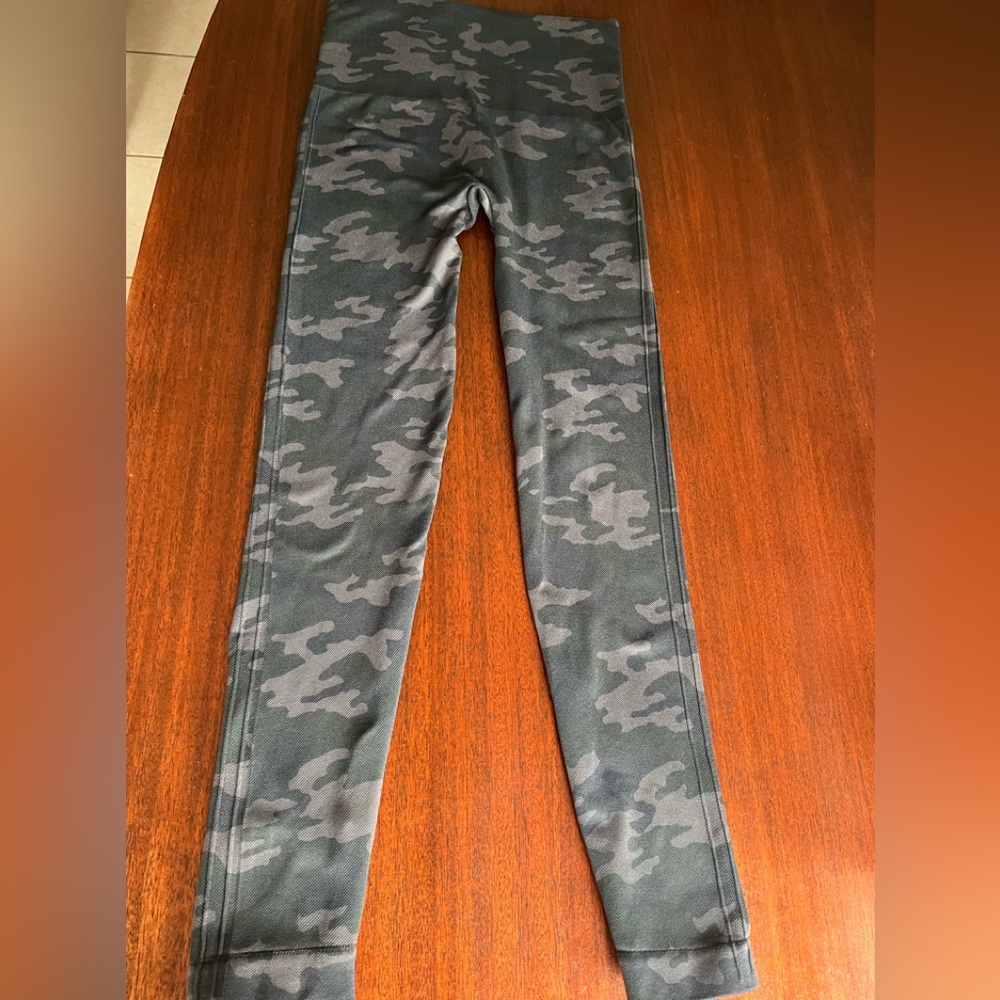 Spank leggings. Ps